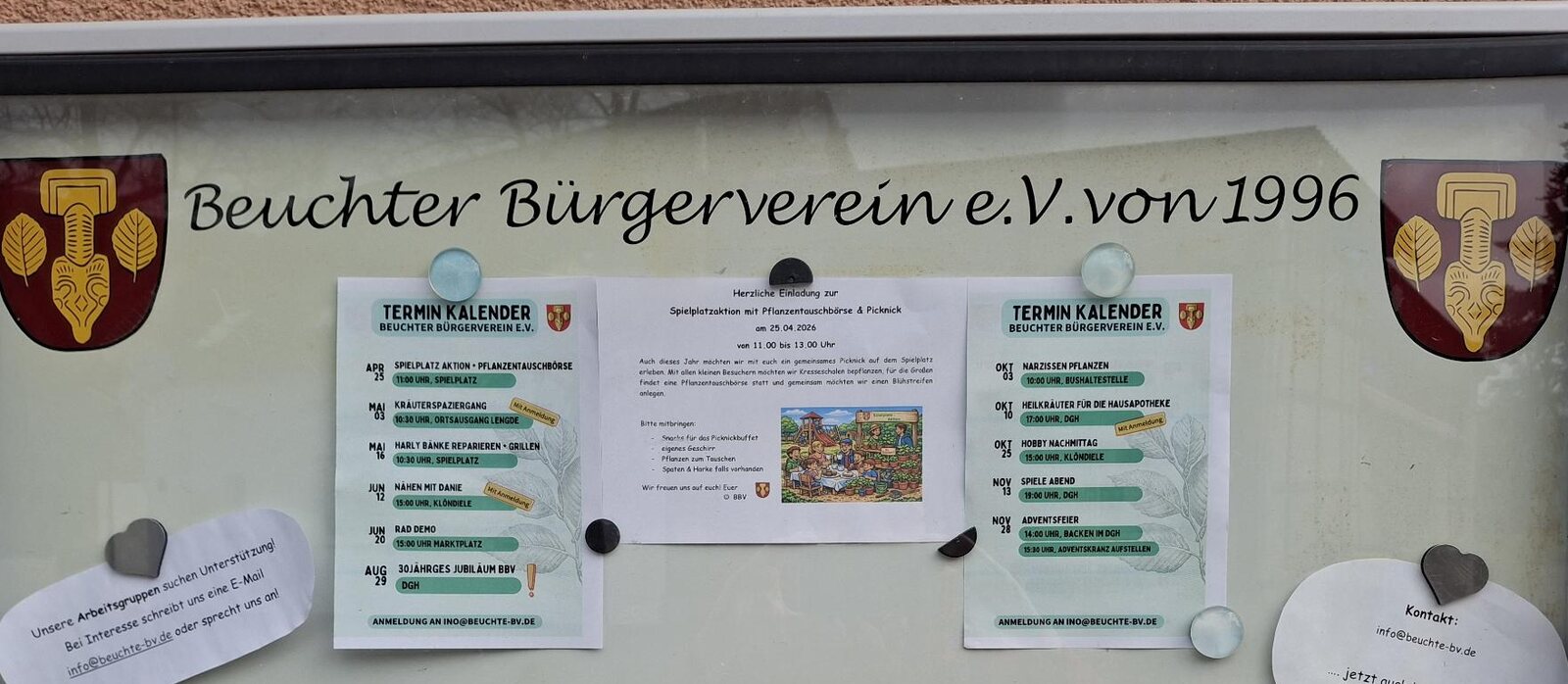 Aushangkasten des Beuchter Bürgervereins mit Termin-Kalender und Einladungen